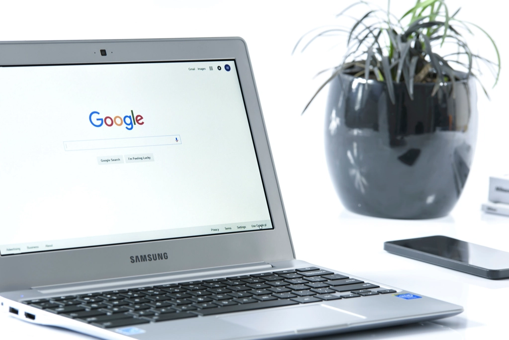 Google page Samsung laptop screen
